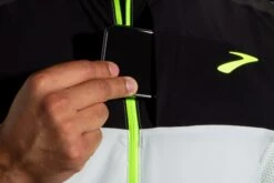 Brooks Men's Carbonite Vest - Icy Grey/Black/Nightlife (211358030) -Saucony Store 211358 030 D2 Carbonite Vest