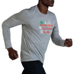 Brooks Men's Run Merry Distance Longsleeve - Heather Ash/Run Merry (211404047) -Saucony Store 211404 047 MV Run Merry Distance Graphic LS