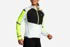 Brooks Women's Carbonite Jacket - Icy Grey/Black/Nightlife (221493030) -Saucony Store 221493 030 MA Carbonite Jacket