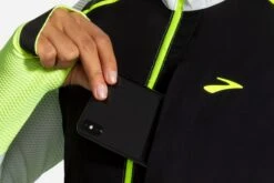 Brooks Women's Carbonite Vest - Icy Grey/Black/Nightlife (221498030) -Saucony Store 221498 030 D4 Carbonite Vest