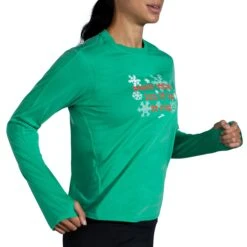 Brooks Women's Run Merry Distance Long Sleeve - Green/Run Merry (221563377) 7 Brooks Women's Run Merry Distance Long Sleeve - Green/Run Merry (221563377) -Saucony Store 221563 377 MV Run Merry Distance Graphic LS