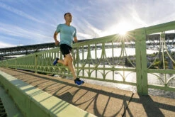 Topo Men's Ultrafly 3 -Saucony Store M038.Cobalt Black 10