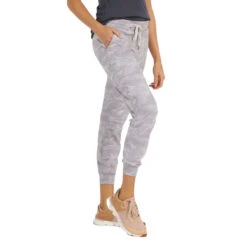 Vuori Women's Performance Joggers - Pale Heather Camo (VW303PHC) 7 Vuori Women's Performance Joggers - Pale Heather Camo (VW303PHC) -Saucony Store VuoriWomen sPerformanceJoggers PaleHeatherCamo 3