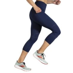 Brooks Women's Method 3/4 Tight -Saucony Store ezgif.com gif maker 53